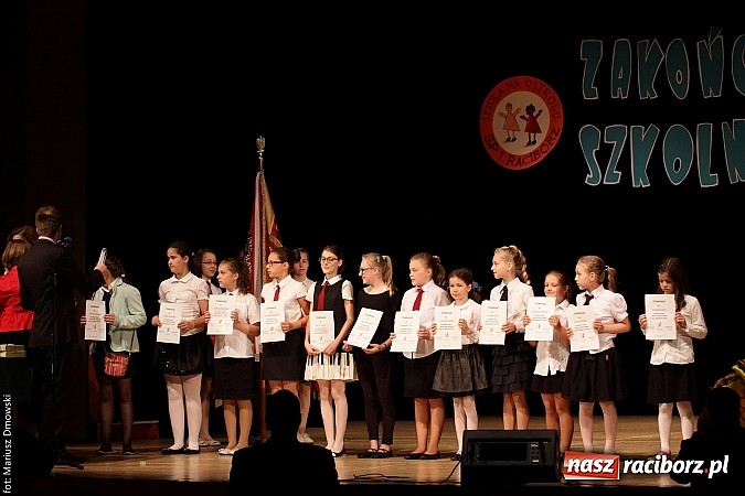 Zdjęcie w galerii na portalu naszraciborz.pl: Uczniowie Szkoły Podstawowej nr 1 uroczyście zakończyli rok szkolny wiadomości z regionu