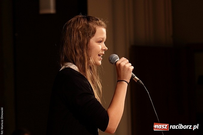 Zdjęcie w galerii na portalu naszraciborz.pl: Uczniowie Szkoły Podstawowej nr 1 uroczyście zakończyli rok szkolny wiadomości z regionu