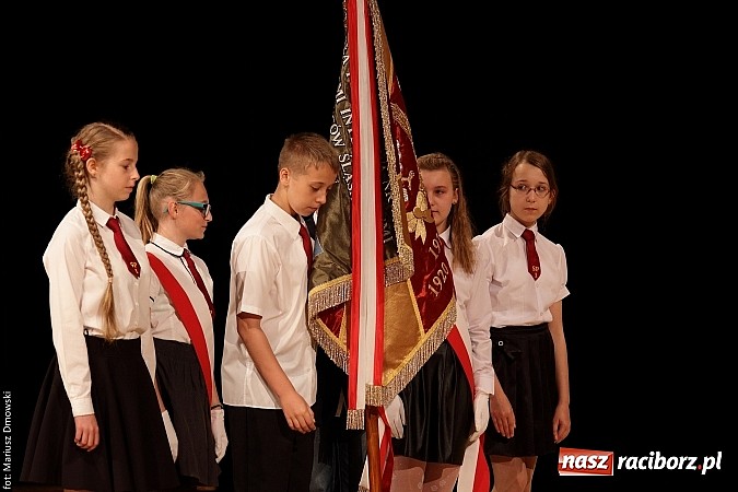 Zdjęcie w galerii na portalu naszraciborz.pl: Uczniowie Szkoły Podstawowej nr 1 uroczyście zakończyli rok szkolny wiadomości z regionu