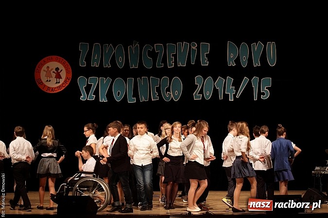 Zdjęcie w galerii na portalu naszraciborz.pl: Uczniowie Szkoły Podstawowej nr 1 uroczyście zakończyli rok szkolny wiadomości z regionu