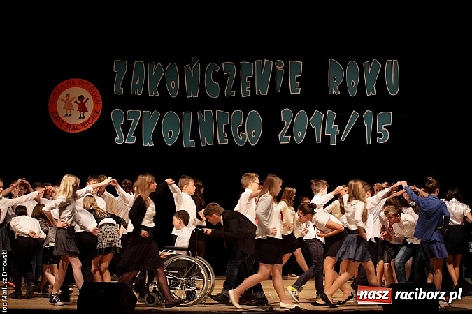 Zdjęcie w galerii na portalu naszraciborz.pl: Uczniowie Szkoły Podstawowej nr 1 uroczyście zakończyli rok szkolny wiadomości z regionu