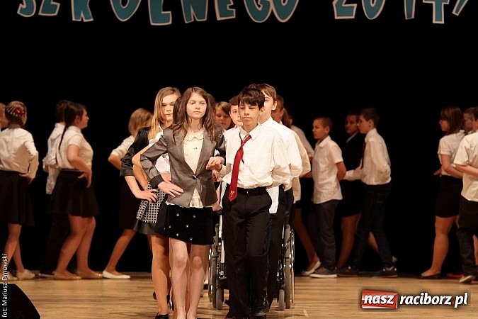 Zdjęcie w galerii na portalu naszraciborz.pl: Uczniowie Szkoły Podstawowej nr 1 uroczyście zakończyli rok szkolny wiadomości z regionu