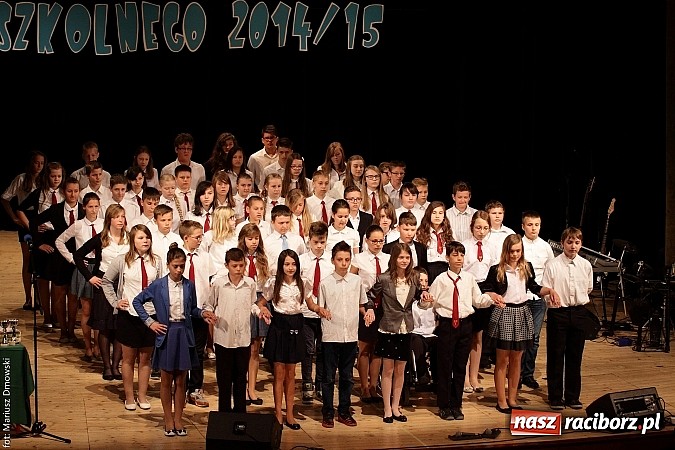 Zdjęcie w galerii na portalu naszraciborz.pl: Uczniowie Szkoły Podstawowej nr 1 uroczyście zakończyli rok szkolny wiadomości z regionu