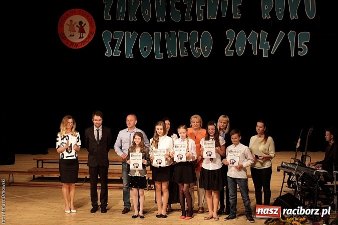 Zdjęcie w galerii na portalu naszraciborz.pl: Uczniowie Szkoły Podstawowej nr 1 uroczyście zakończyli rok szkolny wiadomości z regionu