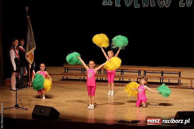 Zdjęcie w galerii na portalu naszraciborz.pl: Uczniowie Szkoły Podstawowej nr 1 uroczyście zakończyli rok szkolny wiadomości z regionu