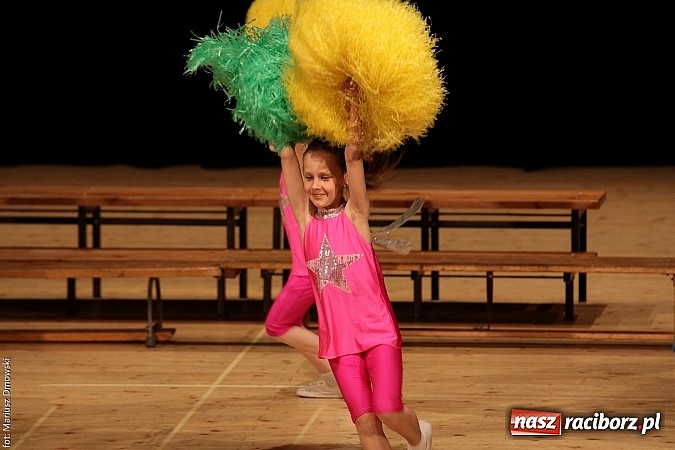 Zdjęcie w galerii na portalu naszraciborz.pl: Uczniowie Szkoły Podstawowej nr 1 uroczyście zakończyli rok szkolny wiadomości z regionu