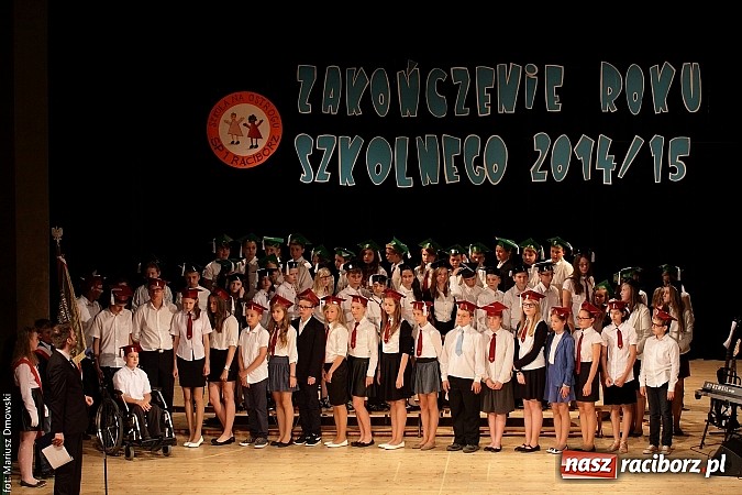Zdjęcie w galerii na portalu naszraciborz.pl: Uczniowie Szkoły Podstawowej nr 1 uroczyście zakończyli rok szkolny wiadomości z regionu