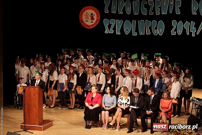 Zdjęcie w galerii na portalu naszraciborz.pl: Uczniowie Szkoły Podstawowej nr 1 uroczyście zakończyli rok szkolny wiadomości z regionu