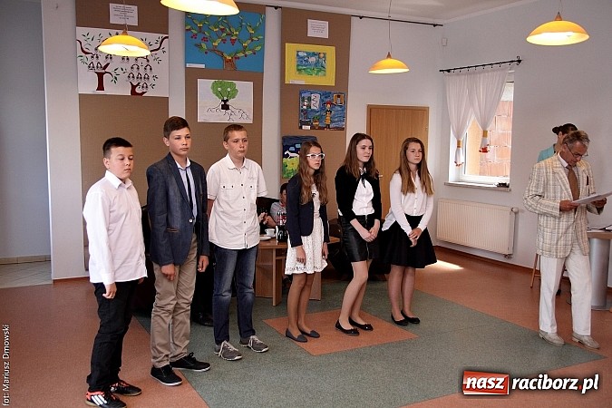 Zdjęcie w galerii na portalu naszraciborz.pl: Wójt Rudnika uhonorował prymusów wiadomości z regionu