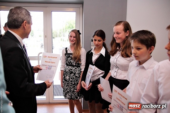 Zdjęcie w galerii na portalu naszraciborz.pl: Wójt Rudnika uhonorował prymusów wiadomości z regionu