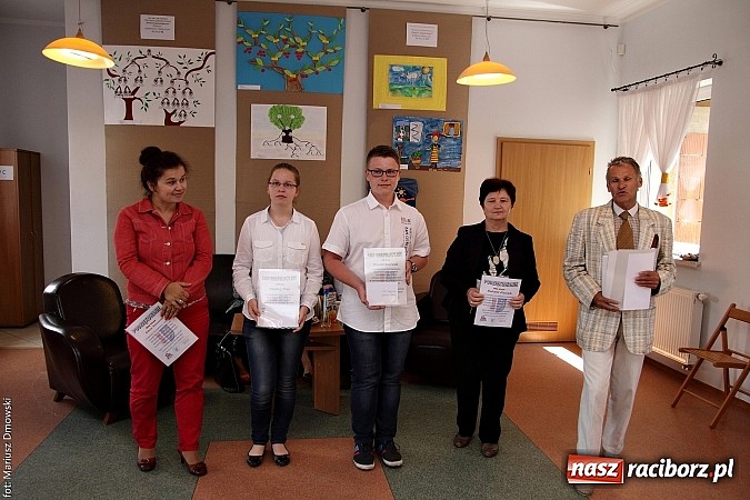 Zdjęcie w galerii na portalu naszraciborz.pl: Wójt Rudnika uhonorował prymusów wiadomości z regionu