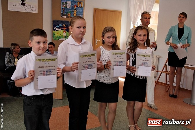 Zdjęcie w galerii na portalu naszraciborz.pl: Wójt Rudnika uhonorował prymusów wiadomości z regionu