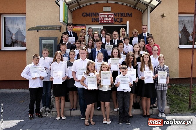Zdjęcie w galerii na portalu naszraciborz.pl: Wójt Rudnika uhonorował prymusów wiadomości z regionu