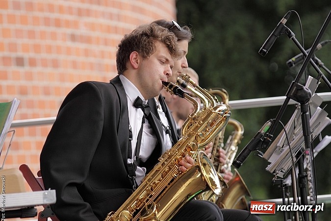 Zdjęcie w galerii na portalu naszraciborz.pl: Koncert jubileuszowy z okazji 30-lecia raciborskiego Młodzieżowego Domu Kultury w Raciborzu na zamku za nami  wiadomości z regionu