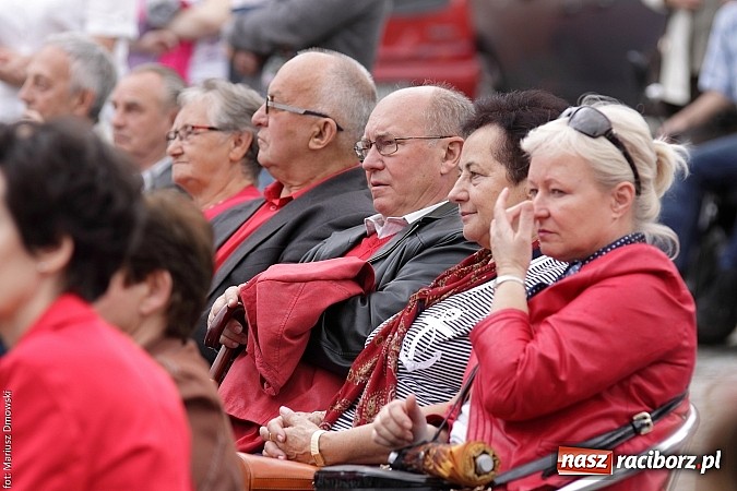 Zdjęcie w galerii na portalu naszraciborz.pl: Koncert jubileuszowy z okazji 30-lecia raciborskiego Młodzieżowego Domu Kultury w Raciborzu na zamku za nami  wiadomości z regionu