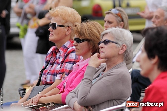 Zdjęcie w galerii na portalu naszraciborz.pl: Koncert jubileuszowy z okazji 30-lecia raciborskiego Młodzieżowego Domu Kultury w Raciborzu na zamku za nami  wiadomości z regionu