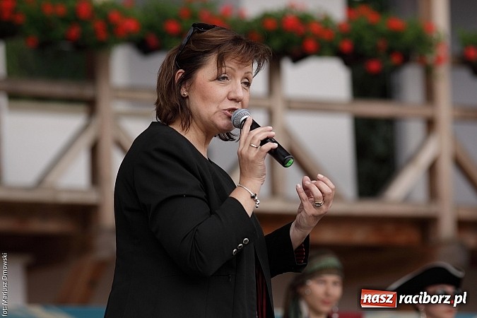 Zdjęcie w galerii na portalu naszraciborz.pl: Koncert jubileuszowy z okazji 30-lecia raciborskiego Młodzieżowego Domu Kultury w Raciborzu na zamku za nami  wiadomości z regionu