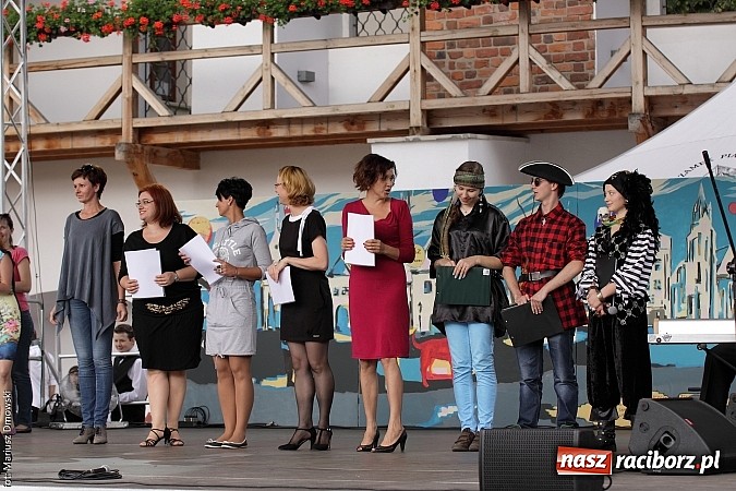 Zdjęcie w galerii na portalu naszraciborz.pl: Koncert jubileuszowy z okazji 30-lecia raciborskiego Młodzieżowego Domu Kultury w Raciborzu na zamku za nami  wiadomości z regionu