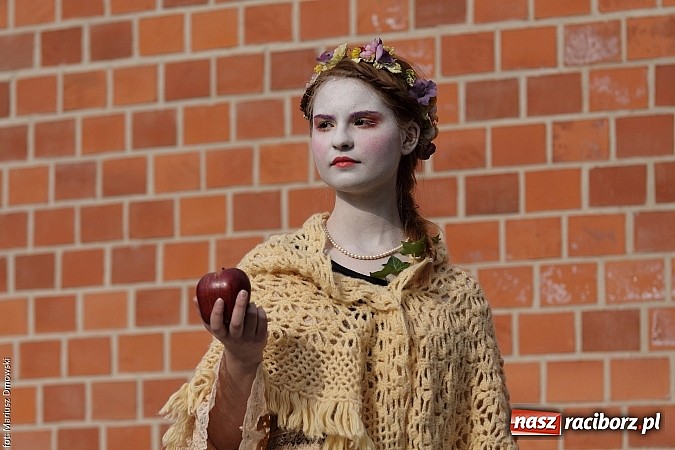 Zdjęcie w galerii na portalu naszraciborz.pl: Koncert jubileuszowy z okazji 30-lecia raciborskiego Młodzieżowego Domu Kultury w Raciborzu na zamku za nami  wiadomości z regionu