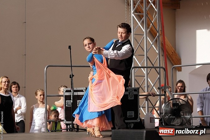 Zdjęcie w galerii na portalu naszraciborz.pl: Koncert jubileuszowy z okazji 30-lecia raciborskiego Młodzieżowego Domu Kultury w Raciborzu na zamku za nami  wiadomości z regionu