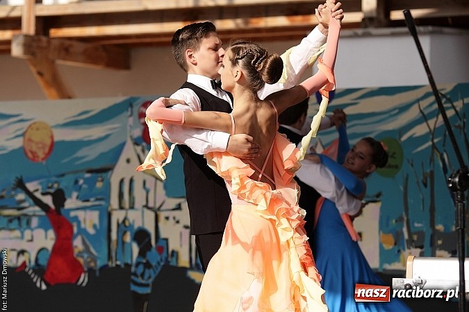 Zdjęcie w galerii na portalu naszraciborz.pl: Koncert jubileuszowy z okazji 30-lecia raciborskiego Młodzieżowego Domu Kultury w Raciborzu na zamku za nami  wiadomości z regionu