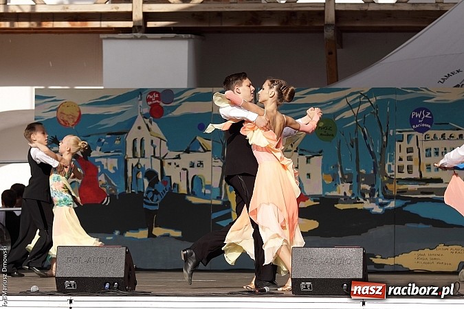 Zdjęcie w galerii na portalu naszraciborz.pl: Koncert jubileuszowy z okazji 30-lecia raciborskiego Młodzieżowego Domu Kultury w Raciborzu na zamku za nami  wiadomości z regionu