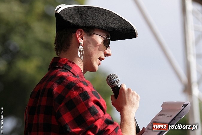 Zdjęcie w galerii na portalu naszraciborz.pl: Koncert jubileuszowy z okazji 30-lecia raciborskiego Młodzieżowego Domu Kultury w Raciborzu na zamku za nami  wiadomości z regionu