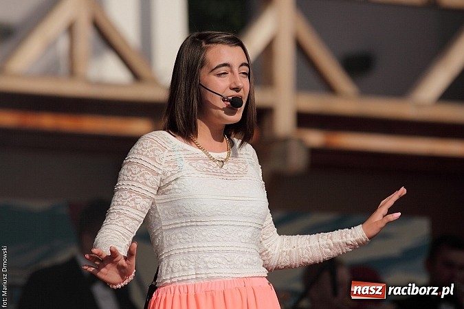 Zdjęcie w galerii na portalu naszraciborz.pl: Koncert jubileuszowy z okazji 30-lecia raciborskiego Młodzieżowego Domu Kultury w Raciborzu na zamku za nami  wiadomości z regionu