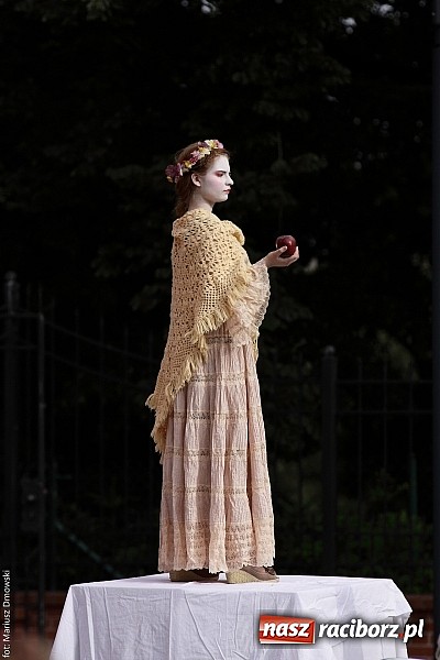 Zdjęcie w galerii na portalu naszraciborz.pl: Koncert jubileuszowy z okazji 30-lecia raciborskiego Młodzieżowego Domu Kultury w Raciborzu na zamku za nami  wiadomości z regionu