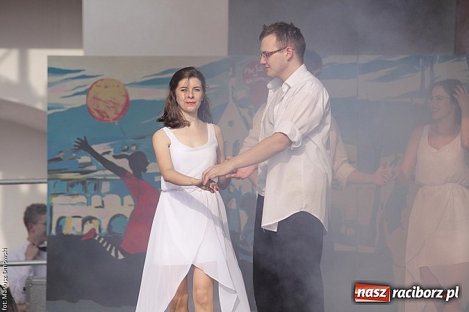 Zdjęcie w galerii na portalu naszraciborz.pl: Koncert jubileuszowy z okazji 30-lecia raciborskiego Młodzieżowego Domu Kultury w Raciborzu na zamku za nami  wiadomości z regionu