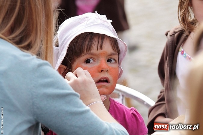 Zdjęcie w galerii na portalu naszraciborz.pl: Koncert jubileuszowy z okazji 30-lecia raciborskiego Młodzieżowego Domu Kultury w Raciborzu na zamku za nami  wiadomości z regionu