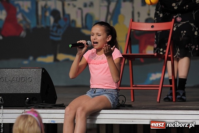 Zdjęcie w galerii na portalu naszraciborz.pl: Koncert jubileuszowy z okazji 30-lecia raciborskiego Młodzieżowego Domu Kultury w Raciborzu na zamku za nami  wiadomości z regionu