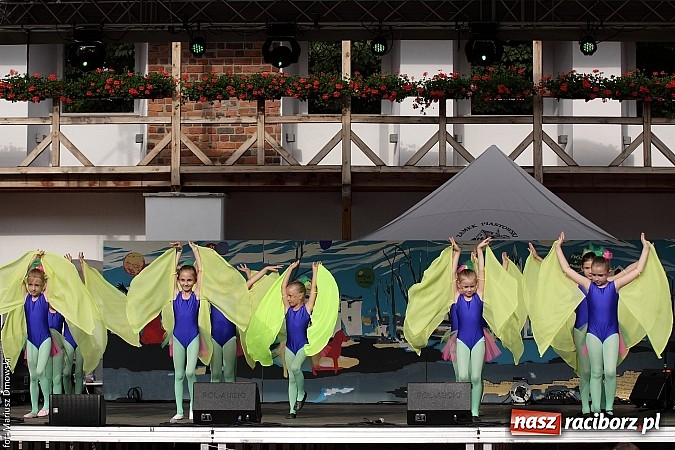 Zdjęcie w galerii na portalu naszraciborz.pl: Koncert jubileuszowy z okazji 30-lecia raciborskiego Młodzieżowego Domu Kultury w Raciborzu na zamku za nami  wiadomości z regionu