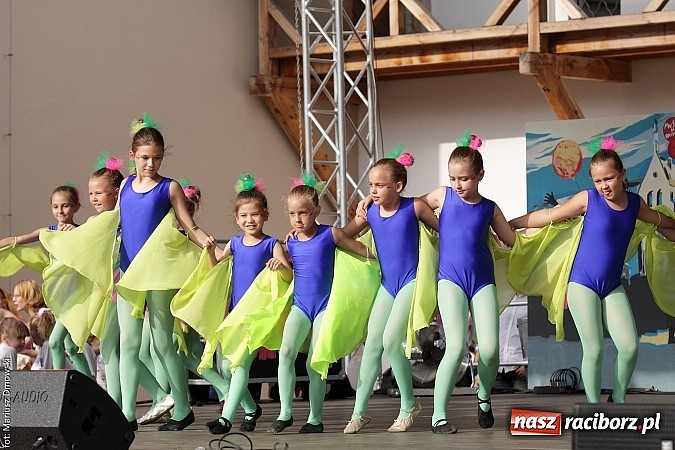 Zdjęcie w galerii na portalu naszraciborz.pl: Koncert jubileuszowy z okazji 30-lecia raciborskiego Młodzieżowego Domu Kultury w Raciborzu na zamku za nami  wiadomości z regionu