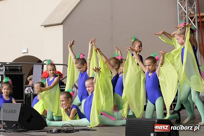 Zdjęcie w galerii na portalu naszraciborz.pl: Koncert jubileuszowy z okazji 30-lecia raciborskiego Młodzieżowego Domu Kultury w Raciborzu na zamku za nami  wiadomości z regionu