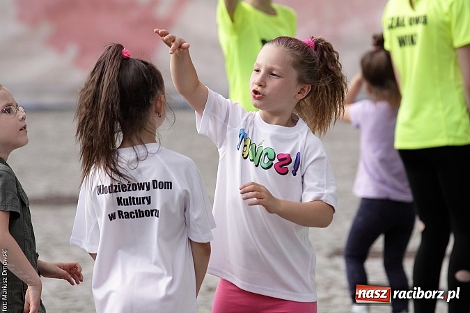 Zdjęcie w galerii na portalu naszraciborz.pl: Koncert jubileuszowy z okazji 30-lecia raciborskiego Młodzieżowego Domu Kultury w Raciborzu na zamku za nami  wiadomości z regionu