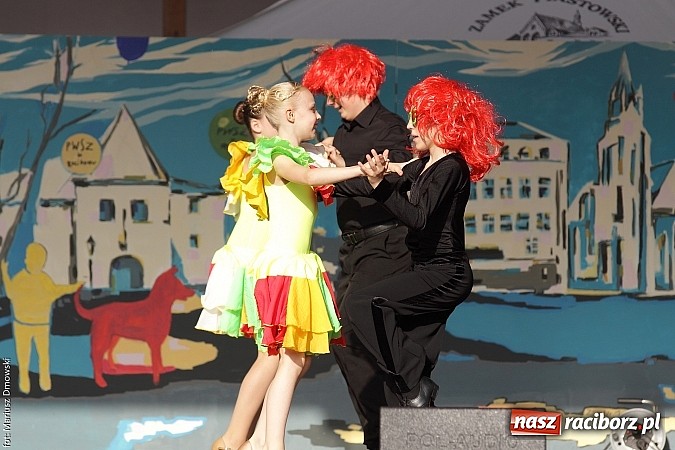 Zdjęcie w galerii na portalu naszraciborz.pl: Koncert jubileuszowy z okazji 30-lecia raciborskiego Młodzieżowego Domu Kultury w Raciborzu na zamku za nami  wiadomości z regionu