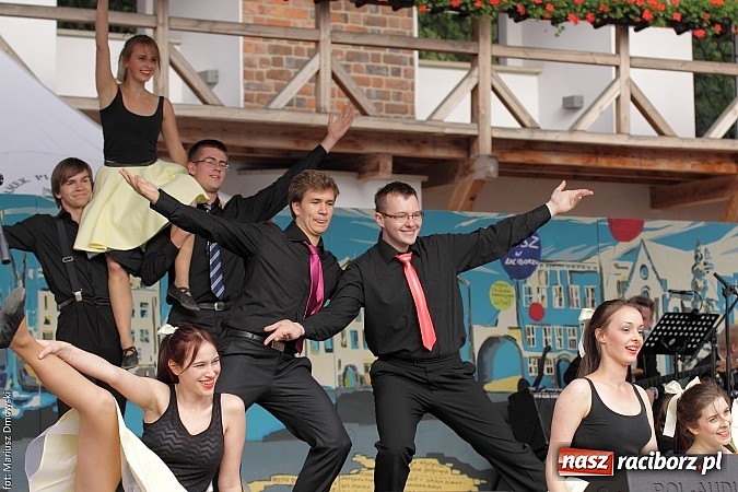 Zdjęcie w galerii na portalu naszraciborz.pl: Koncert jubileuszowy z okazji 30-lecia raciborskiego Młodzieżowego Domu Kultury w Raciborzu na zamku za nami  wiadomości z regionu