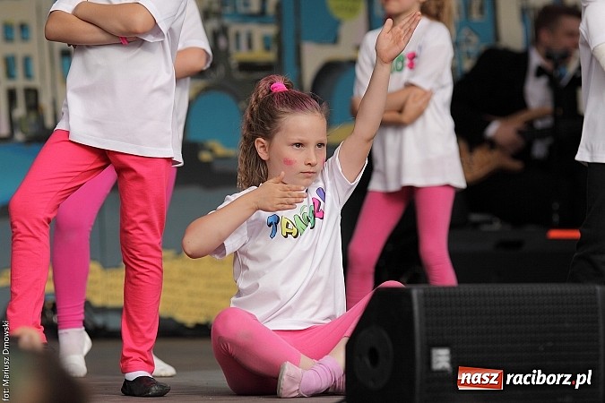 Zdjęcie w galerii na portalu naszraciborz.pl: Koncert jubileuszowy z okazji 30-lecia raciborskiego Młodzieżowego Domu Kultury w Raciborzu na zamku za nami  wiadomości z regionu