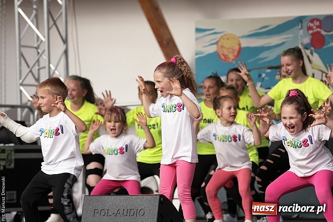 Zdjęcie w galerii na portalu naszraciborz.pl: Koncert jubileuszowy z okazji 30-lecia raciborskiego Młodzieżowego Domu Kultury w Raciborzu na zamku za nami  wiadomości z regionu