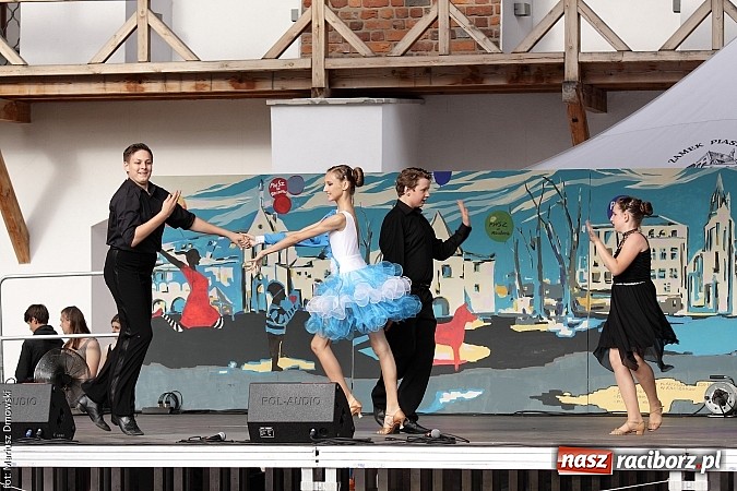 Zdjęcie w galerii na portalu naszraciborz.pl: Koncert jubileuszowy z okazji 30-lecia raciborskiego Młodzieżowego Domu Kultury w Raciborzu na zamku za nami  wiadomości z regionu