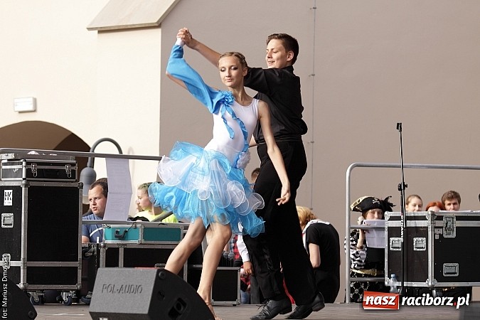 Zdjęcie w galerii na portalu naszraciborz.pl: Koncert jubileuszowy z okazji 30-lecia raciborskiego Młodzieżowego Domu Kultury w Raciborzu na zamku za nami  wiadomości z regionu