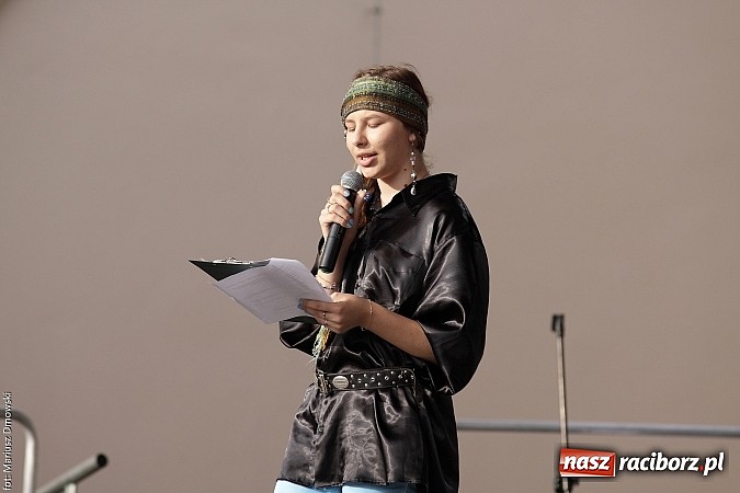 Zdjęcie w galerii na portalu naszraciborz.pl: Koncert jubileuszowy z okazji 30-lecia raciborskiego Młodzieżowego Domu Kultury w Raciborzu na zamku za nami  wiadomości z regionu