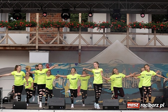 Zdjęcie w galerii na portalu naszraciborz.pl: Koncert jubileuszowy z okazji 30-lecia raciborskiego Młodzieżowego Domu Kultury w Raciborzu na zamku za nami  wiadomości z regionu