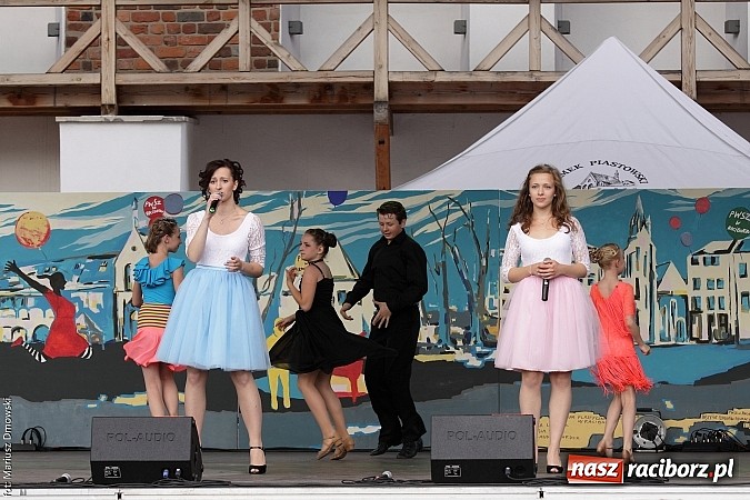 Zdjęcie w galerii na portalu naszraciborz.pl: Koncert jubileuszowy z okazji 30-lecia raciborskiego Młodzieżowego Domu Kultury w Raciborzu na zamku za nami  wiadomości z regionu