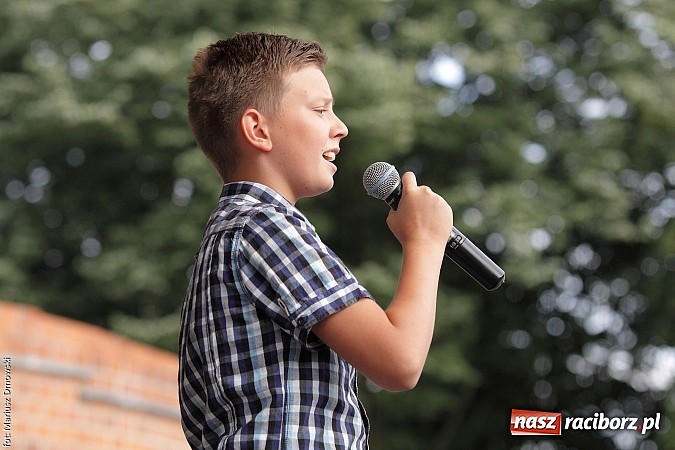 Zdjęcie w galerii na portalu naszraciborz.pl: Koncert jubileuszowy z okazji 30-lecia raciborskiego Młodzieżowego Domu Kultury w Raciborzu na zamku za nami  wiadomości z regionu