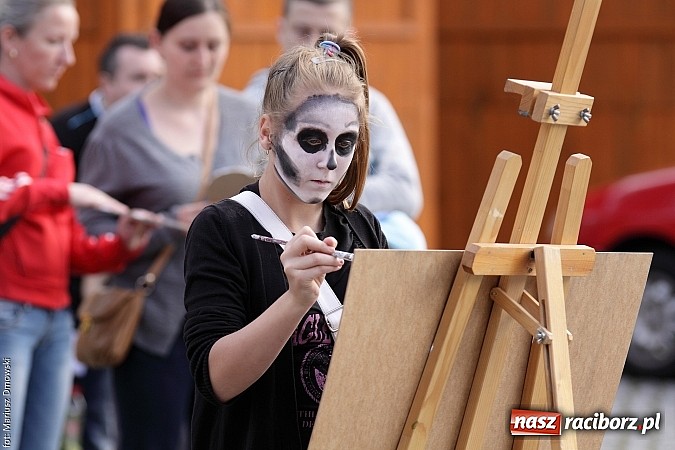 Zdjęcie w galerii na portalu naszraciborz.pl: Koncert jubileuszowy z okazji 30-lecia raciborskiego Młodzieżowego Domu Kultury w Raciborzu na zamku za nami  wiadomości z regionu