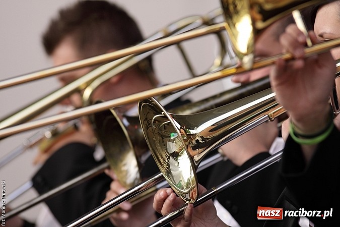 Zdjęcie w galerii na portalu naszraciborz.pl: Koncert jubileuszowy z okazji 30-lecia raciborskiego Młodzieżowego Domu Kultury w Raciborzu na zamku za nami  wiadomości z regionu