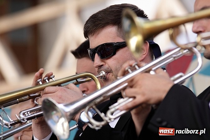 Zdjęcie w galerii na portalu naszraciborz.pl: Koncert jubileuszowy z okazji 30-lecia raciborskiego Młodzieżowego Domu Kultury w Raciborzu na zamku za nami  wiadomości z regionu