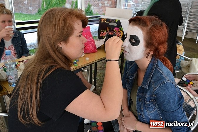 Zdjęcie w galerii na portalu naszraciborz.pl: Koncert jubileuszowy z okazji 30-lecia raciborskiego Młodzieżowego Domu Kultury w Raciborzu na zamku za nami  wiadomości z regionu